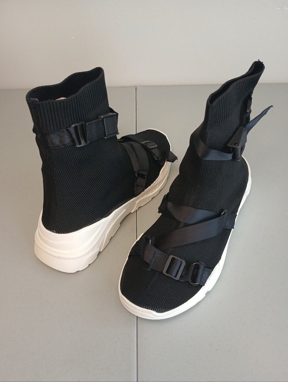 Black & White Strappy Chunky Platform Sock Sneaker 10M NWOT